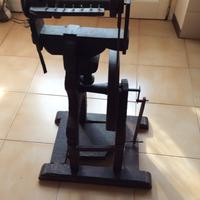 Arcolaio antico in legno