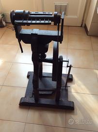 Arcolaio antico in legno