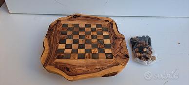 Scacchiera Artigianale in Legno Pregiato con Casse