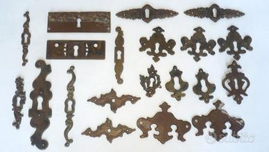 Lotto di 19 vecchie mostrine per mobili vintage