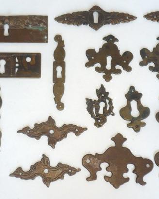 Lotto di 19 vecchie mostrine per mobili vintage