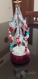 Piccolo e grazioso albero natalizio luminoso 