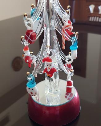 Piccolo e grazioso albero natalizio luminoso 