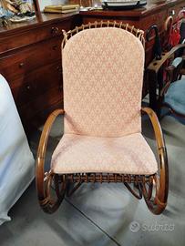 Sedia dondolo in legno di bamboo