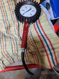 manometro per pressione pneumatici