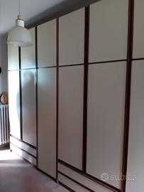 Arredamento da interno di vario tipo.