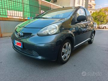 Toyota Aygo ok neopatentati l'unico proprietario