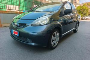 Toyota Aygo ok neopatentati l'unico proprietario