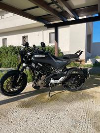 Husqvarna Svartpilen 401 moto scrambler anno 2021