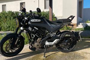 Husqvarna Svartpilen 401 moto scrambler anno 2021