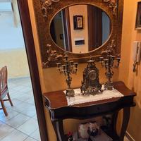 Elegante Mobile Ingresso in Legno con Specchiera e