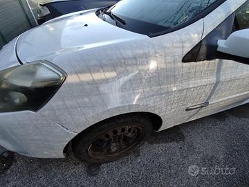 Parafango sinistro RENAULT CLIO del 2009