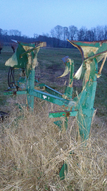 Aratro bivomere reversibile idraulico