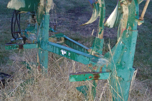 Aratro bivomere reversibile idraulico