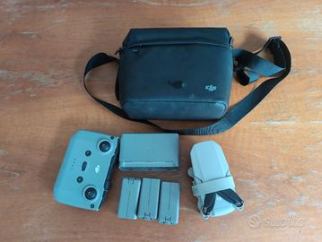 DJI Mini 2 Fly More Combo con 3 Batterie + borsa