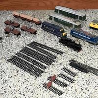 Mini trenini elettrici vintage.