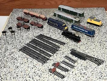 Mini trenini elettrici vintage.