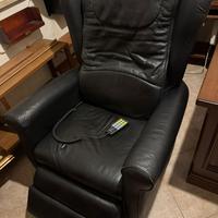 Poltrona massaggiante in pelle nera