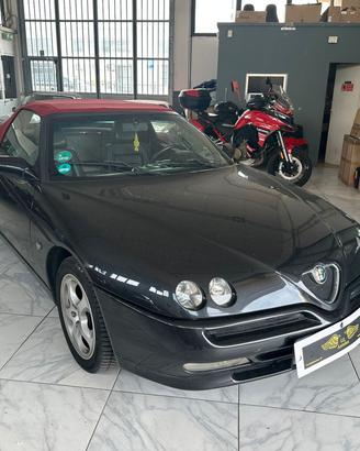Alfa Romeo GTV Spider 2.0i 16V Twin Spark cat L - 