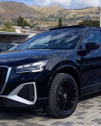 Audi Q2 S Line interno ed esterno 1.5 TFSI 1...