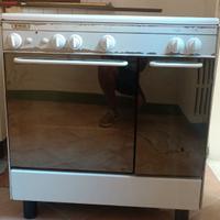 Cucina a gas con forno elettrico