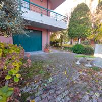 Vismara villa bifamiliare giardino taverna mansard