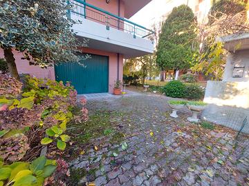 Vismara villa bifamiliare giardino taverna mansard