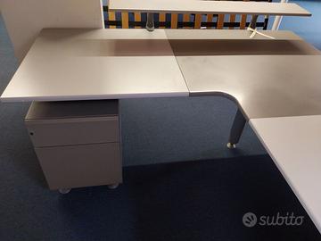 Scrivania operativa ad angolo