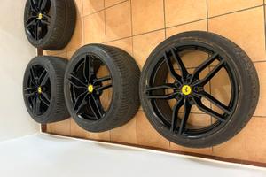 Cerchi Originali Ferrari Forgiati con gomme