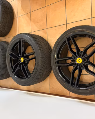 Cerchi Originali Ferrari Forgiati con gomme