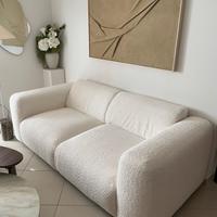 Divano Pogni bouclé bianco – come nuovo (205 cm)