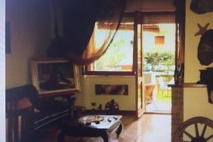 Alghero con giardino vicino al mare