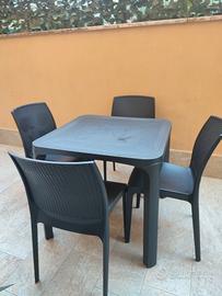 Tavolo da giardino + 4 sedie 