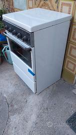 cucina a gas bianca