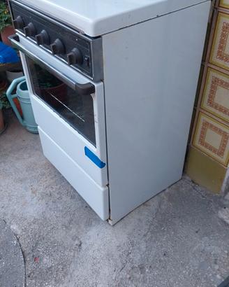 cucina a gas bianca