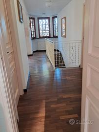 Villa con terrazzo e box auto in Via Angelini