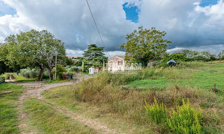 VILLA INDIPENDENTE CON CORTE DA RISTRUTTURARE