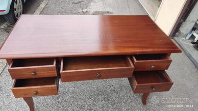 Scrivania in arte povera