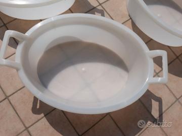 Catini ovali bianchi con manici