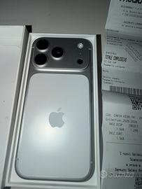 Iphone 17 pro con 2 settimane di vita
