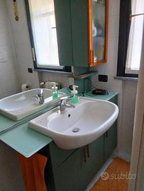 Arredo bagno con specchio