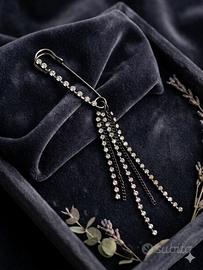 Spilla Vintage a Balia con Strass e Pendenti