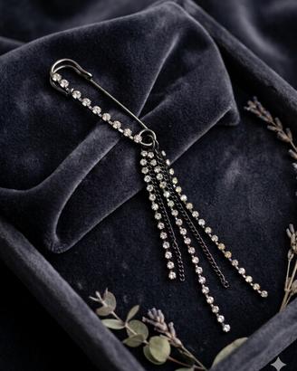 Spilla Vintage a Balia con Strass e Pendenti