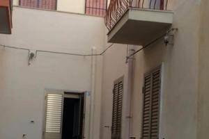 Due immobili adiacenti