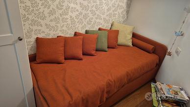 Letto contenitore completo di materasso e cuscini