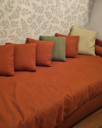 Letto contenitore completo di materasso e cuscini