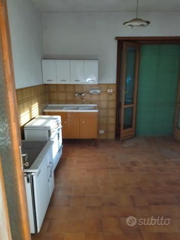 Casa ind con terreno agricolo da 2300 mq Bagnolo P