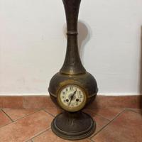 Orologio da tavolo antico design a vaso
