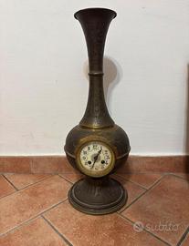 Orologio da tavolo antico design a vaso