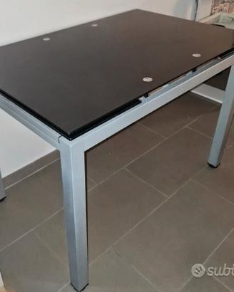 Tavolo in vetro estendibile + 4 sedie